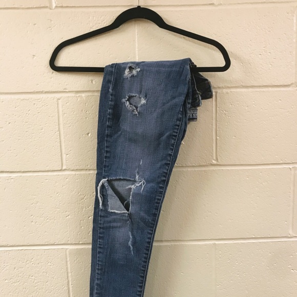 American Eagle ripped jeans - Picture 3 of 5